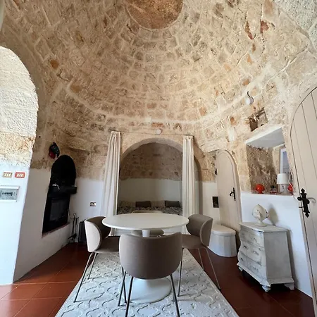 Trullo Degli Amici * オストゥーニ