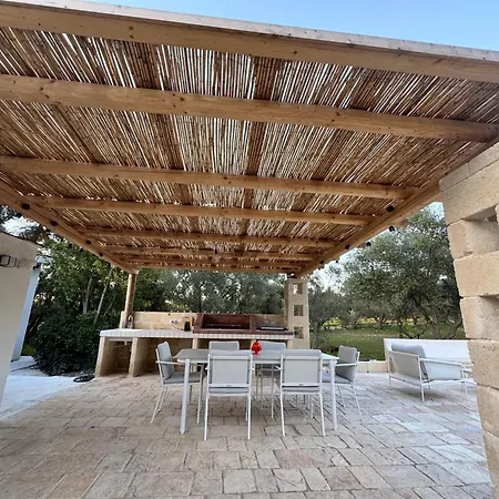 Trullo Degli Amici 別荘 オストゥーニ