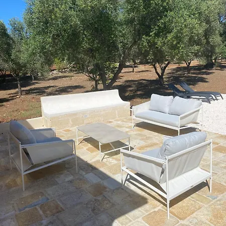 Trullo Degli Amici オストゥーニ