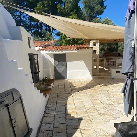 Trullo Degli Amici オストゥーニ